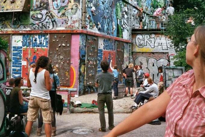 Hamburg: Downtown, Alster & Alternative Areas Bike Tour - Booking Process