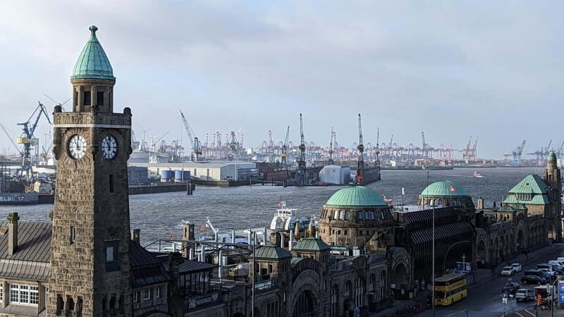 Hamburg: Guided Tour in French, the essentials in 2,5 hours! - Key Points