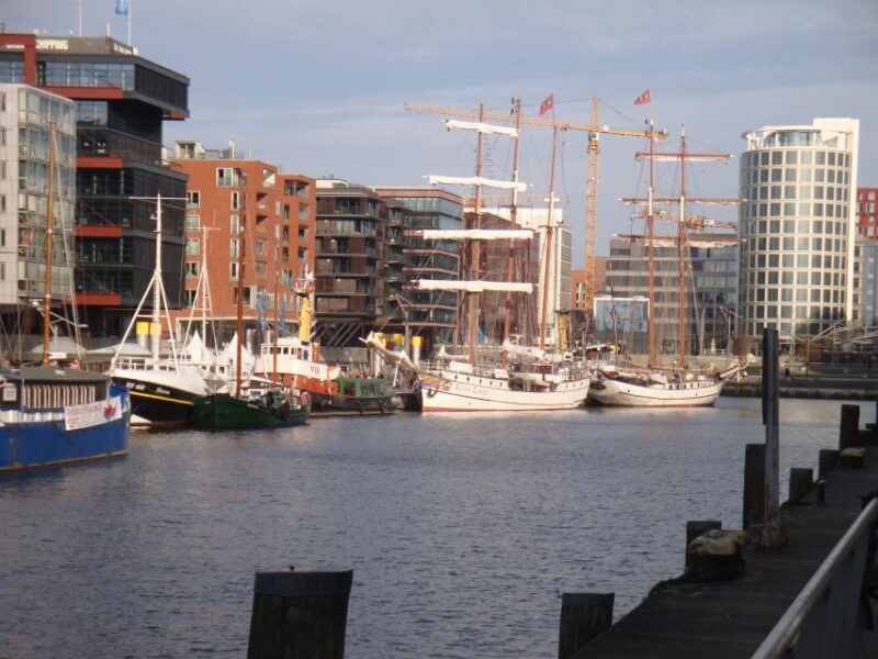 Hamburg Harbor: 3.5-Hour Guided Tour by Bike - A Closer Look at the Hamburg Harbor Bike Tour
