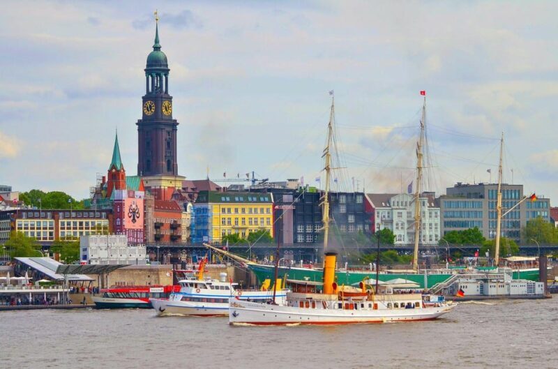 Hamburg: Hop on Hop off city tour and 1 hour harbor tour - In The Sum Up