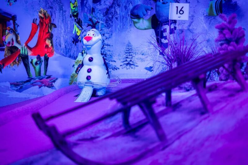 Hamburg: Moviegolf Experience - An Introduction to a Unique Indoor Minigolf Adventure