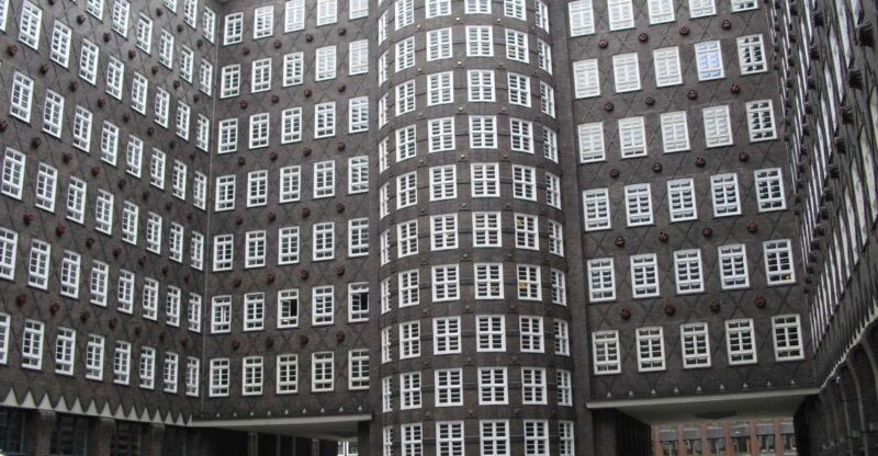 Hamburg: Private Tour Down Town Around City Hall - Key Points
