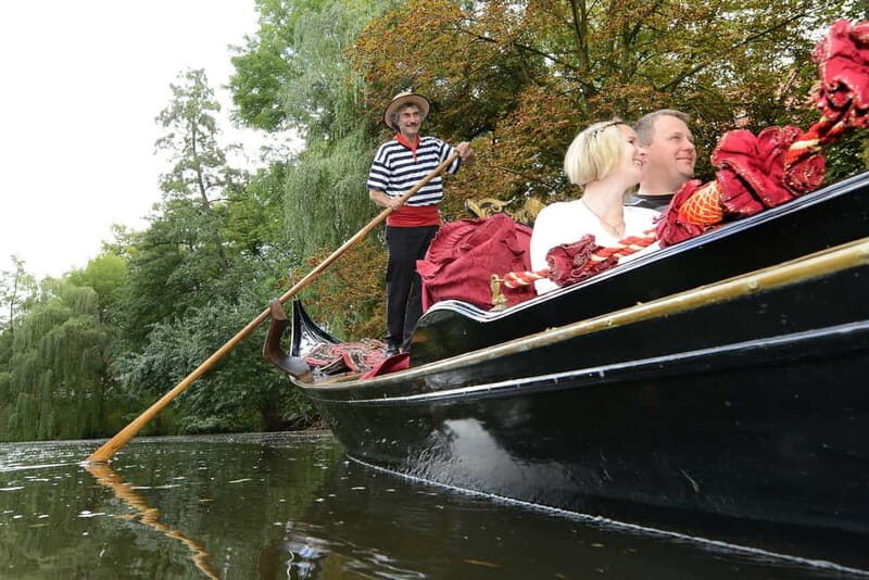 Hamburg: private Tour in the royal Venetian Alstergondel - FAQs
