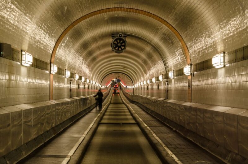 Hamburg: Reeperbahn, Port, & Fish Market Morning Tour - Customer Ratings and Reviews