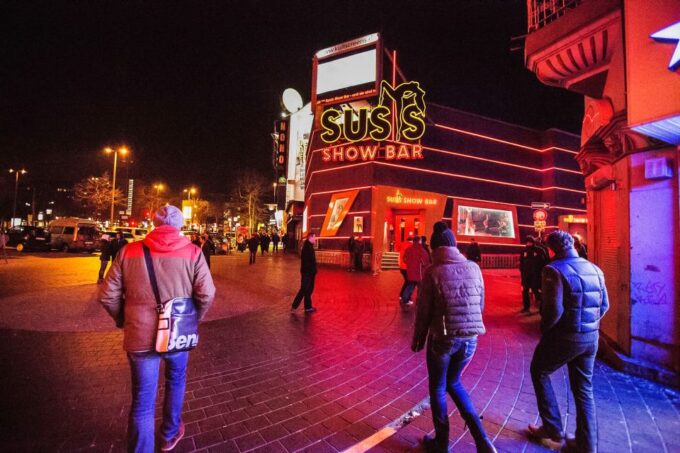 Hamburg: Sex and Crime in St. Pauli Tour for Ages 18+ - Booking and Cancellation Policies