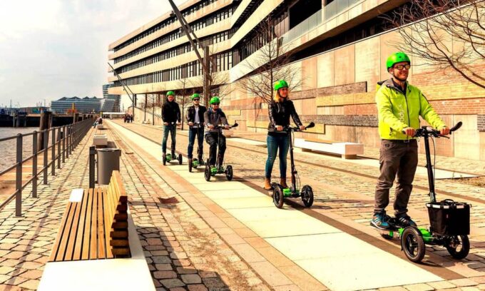 Hamburg: Sightseeing Tour With Scuddy - 2h - Meeting Point and Duration