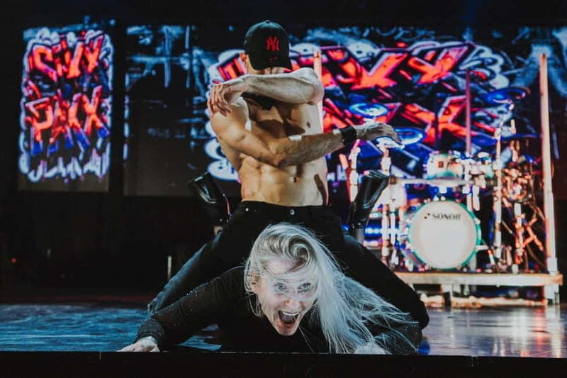 Hamburg: SIXX PAXX Show Entry Ticket - Who Will Love This Show?