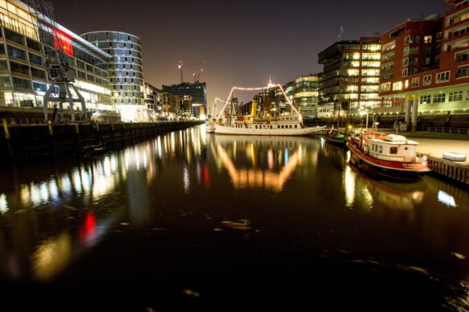 Hamburg: Speicherstadt and HafenCity 2-Hour Tour - Customer Reviews and Ratings