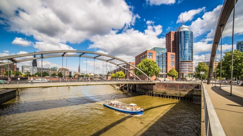 Hamburg: Ultimate Barge Tour with Live Commentary - Key Points