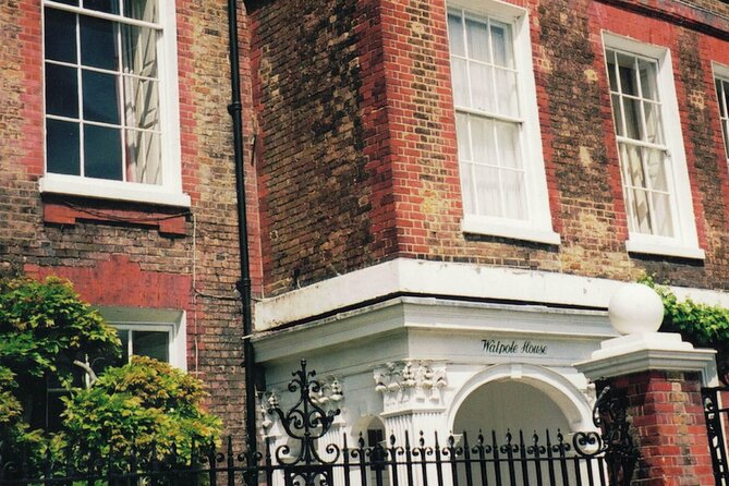 Hammersmith to Chiswick: a Self-Guided Audio Tour Along the Riverside - Ask Away
