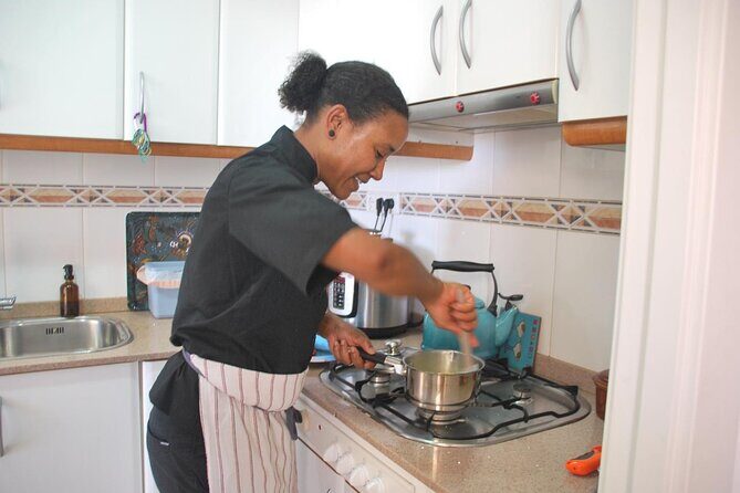 Hands-on Fideua or Paella Class in Barcelona in a Local's Home - Key Points