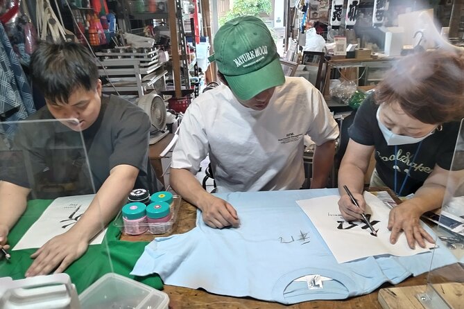 Handwriting Kanji With Ink on T-Shirt Private Art Class in Tokyo - Creating Your Personalized T-Shirt