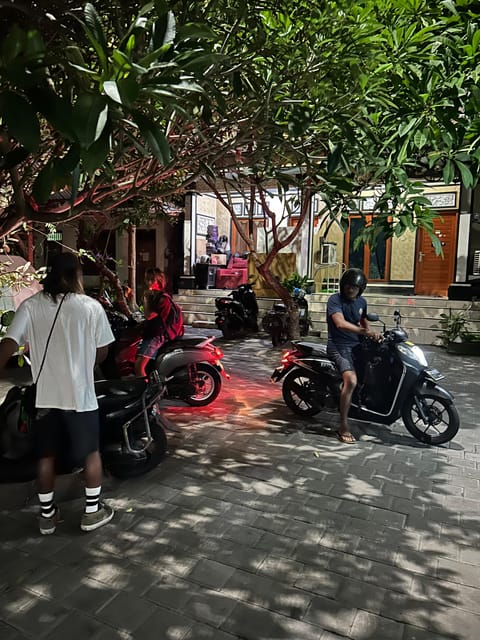 Hangout Evening With Local Beachboys - Good To Know