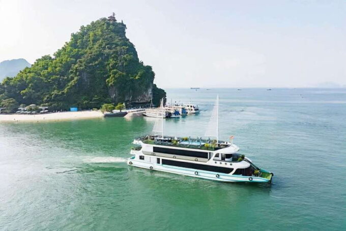 Hanoi: 5-Star Halong Bay Cruise With Lunch, Jacuzzi & Party - What to Bring for Your Cruise