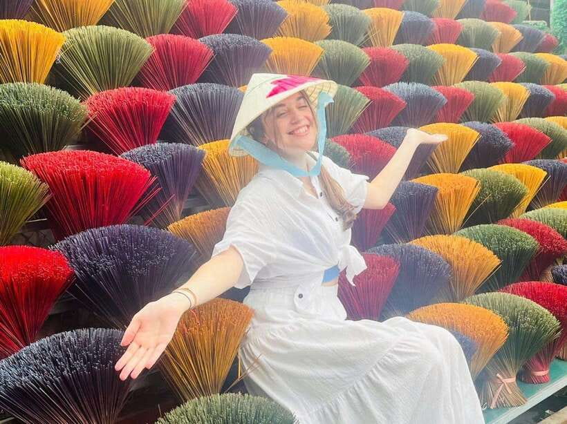 Hanoi: Artisan Tour With Incense, Hat-Making, or Ceramics - Tour Guide and Customer Experience