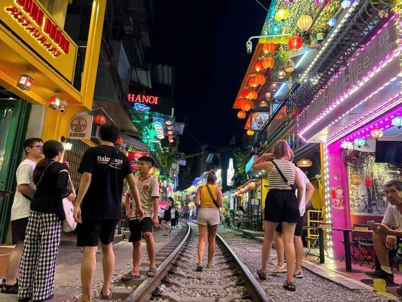 Hanoi Authentic Tour: Incense, Hat-Making & Train Street - Insights Into Hanoi Lacquer Crafting Village