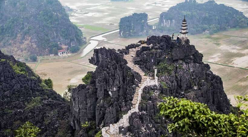 Hanoi: Bai Dinh Pagoda, Trang An, and Mua Cave Day Tour - Transportation and Amenities