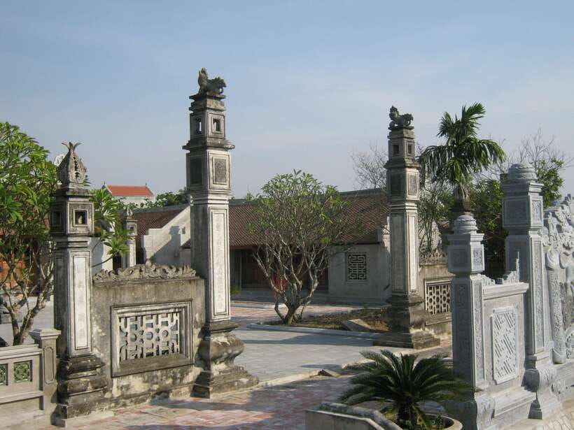 Hanoi: Bai Dinh Pagoda, Trang An, and Mua Cave Day Tour - Boat Trip in Trang An