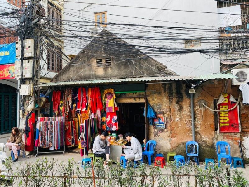 Hanoi: Cho Gioi Vietnam War History Walking Tour - Exploring Life Under the Planned Economy