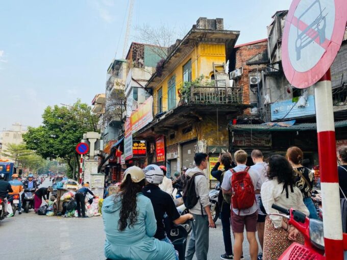 Hanoi: Cho Gioi Vietnam War History Walking Tour - Stories of Resilience From the War Period