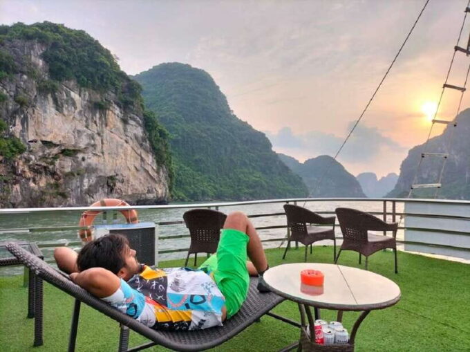 Hanoi: Full-Day Halong Bay Cruise With Swimming & Kayak Tour - Customer Feedback and Ratings
