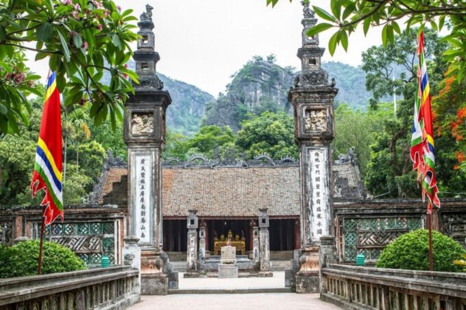 Hanoi: Full-Day Hoa Lu - Tam Coc & Mua Cave by Limousine - Stunning Views From Mua Cave