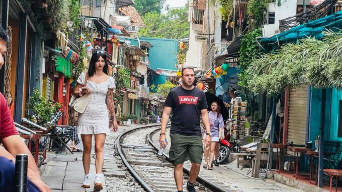 Hanoi: Guided Food Tour With Train Street Visit - Exploring Hanois Culinary Scene