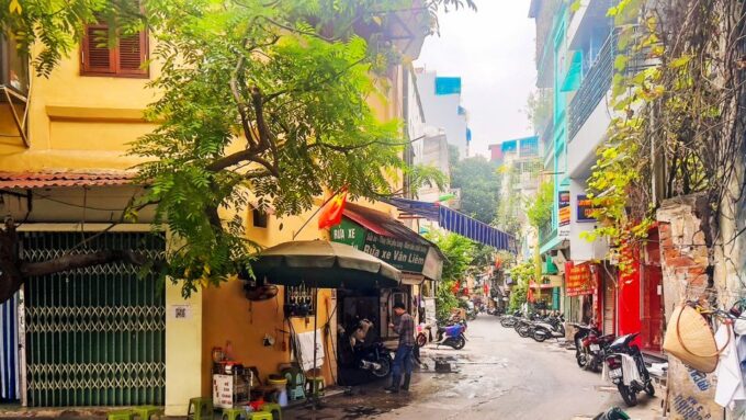 Hanoi: Guided Food Tour With Train Street Visit - Booking and Flexible Options