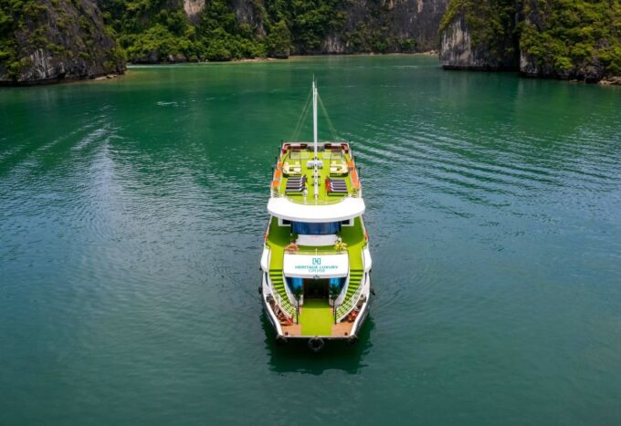 Hanoi: Halong Bay Cruise, Amazing Cave, Titov Island & Kayak - Exploring the Caves and Islands