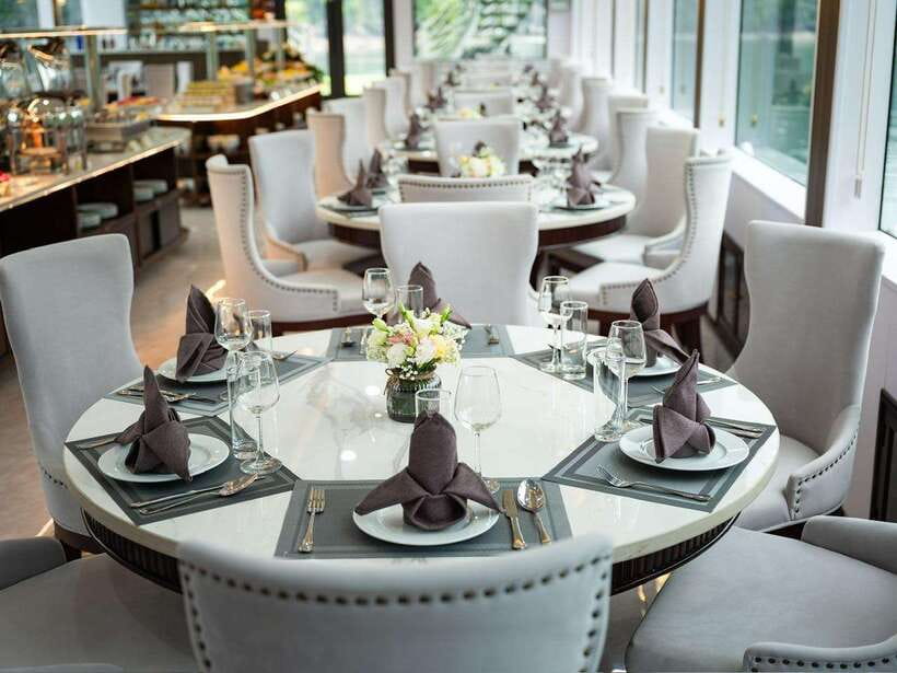 Hanoi: Halong Bay Day Tour With 5-Star Cruise & Transfer - Features of the Hercules Premium Cruise