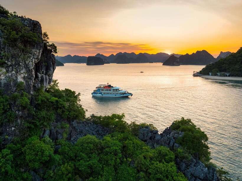 Hanoi: Halong Bay Luxury Cruise With Buffet Lunch - Key Points