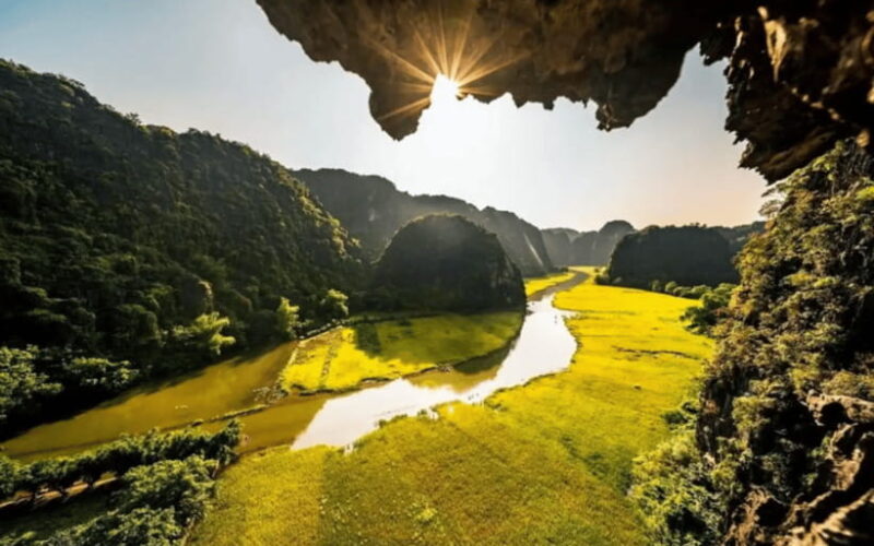 Hanoi: Hoa Lu and Trang an Day Tour With Lunch - Itinerary Details