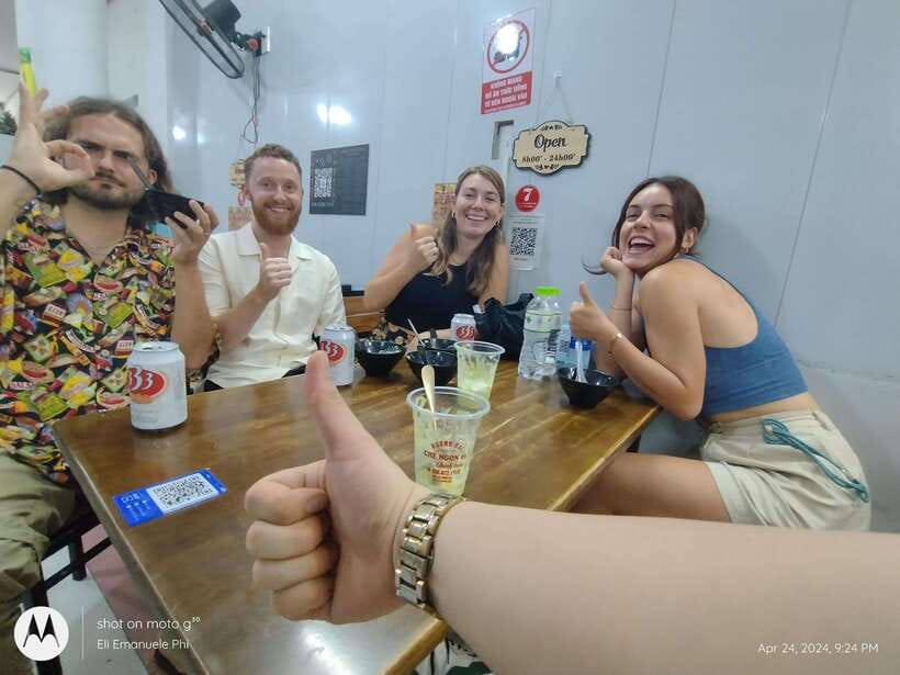 Hanoi Local Experience Food Tour With a Local Foodie - Taking in the Vibrant Old Quarter Culture