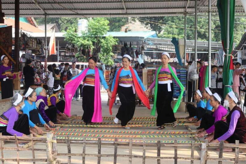 Hanoi: Mai Chau Valley Day Trip With Lunch and Bike Ride - Key Points