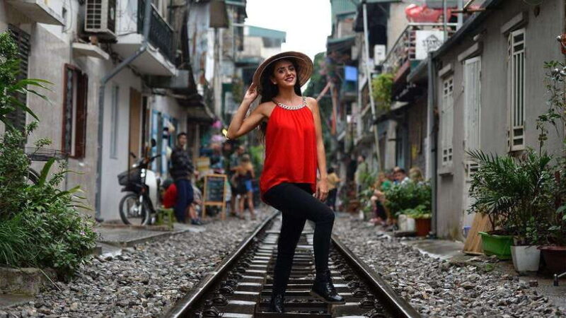 HANOI: MOTORBIKING TO TRAIN STREET & STREET FOOD TASTING - The Iconic Ho Chi Minh Mausoleum
