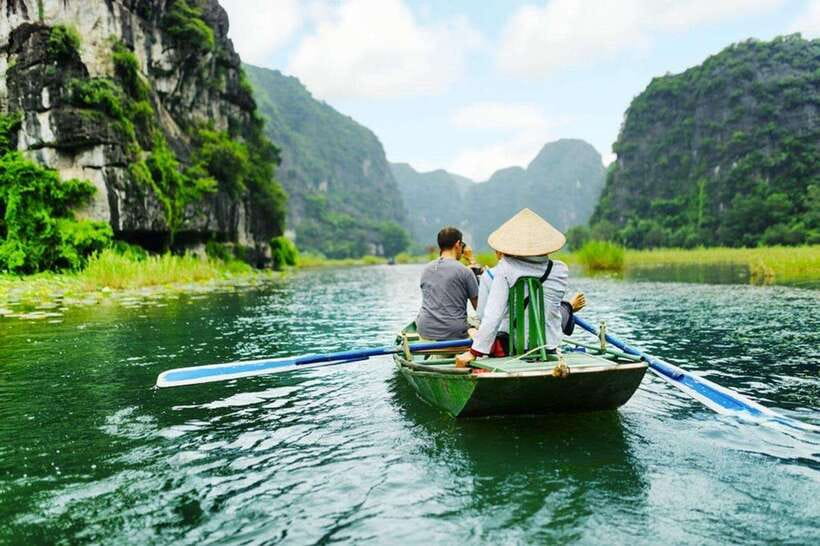 Hanoi: Ninh Binh, Bai Dinh Pagoda, Trang An & Mua Cave Tour - Exploring Trang An Cave System