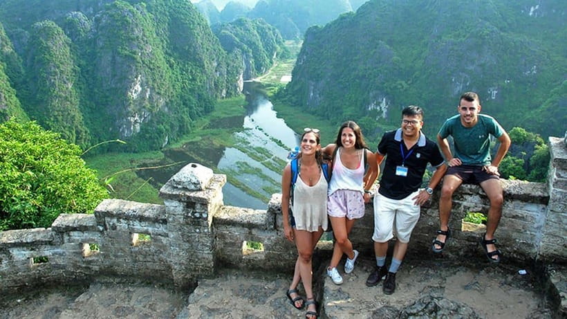 Hanoi: Ninh Binh, Bai Dinh Pagoda, Trang An & Mua Cave Tour - Climbing Mua Cave