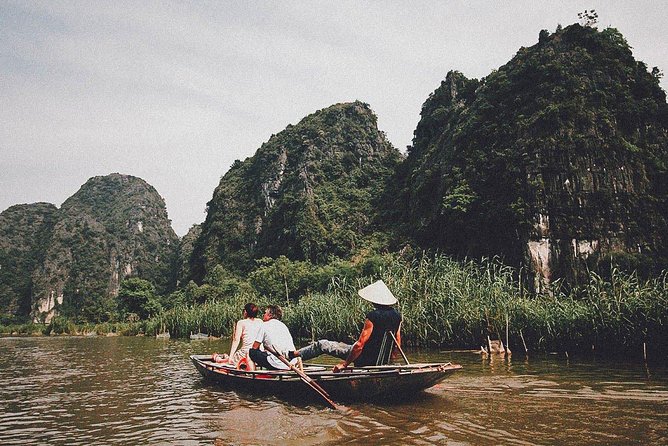 Hanoi - Ninh Binh - Ha Long Bay Tour 5 Days - Day 4: Bai Tu Long Bay Cruise