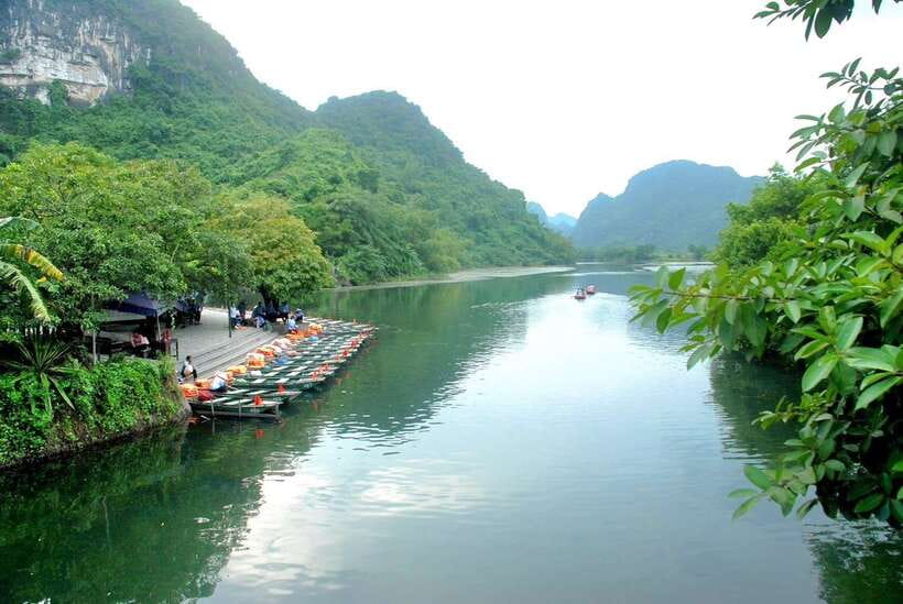 Hanoi / Ninh Binh: Trang an Eco-Tourism - Hoa Lu & Mua Cave - Exploring Mua Cave
