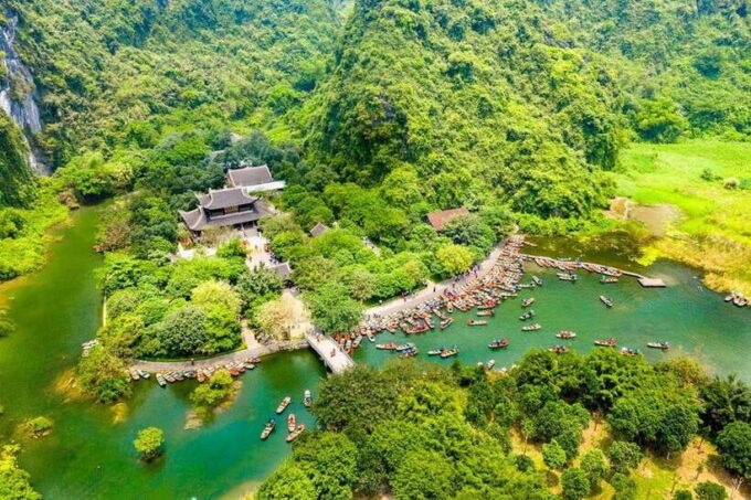 Hanoi: Ninh Binh, Trang An/Tam Coc, Mua Cave and Hoa Lu Tour - Boat Ride Options: Trang An vs. Tam Coc