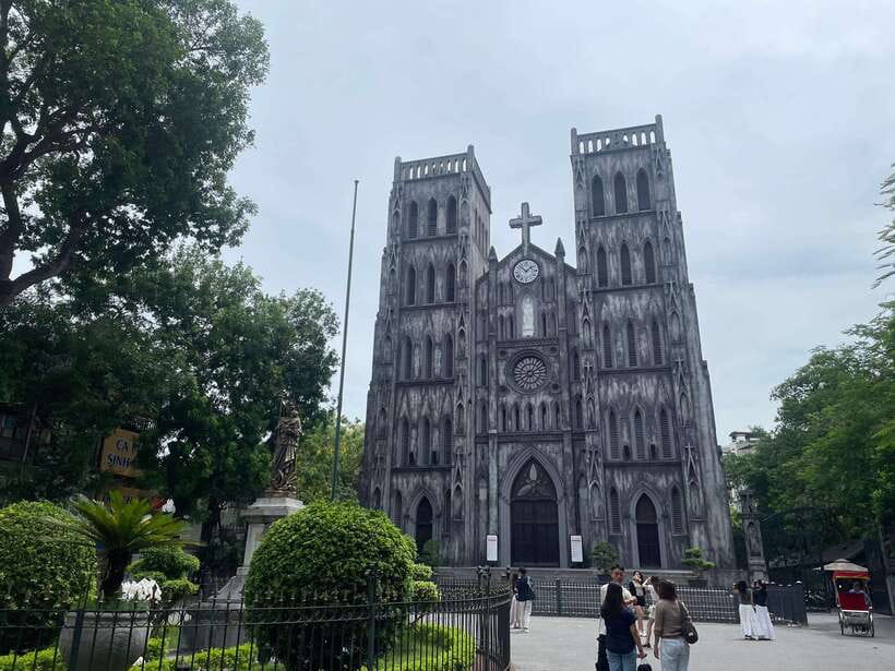 Hanoi Old Quarter Cultural Walking Tour & Water Puppet Show - Exploring the Ancient Streets