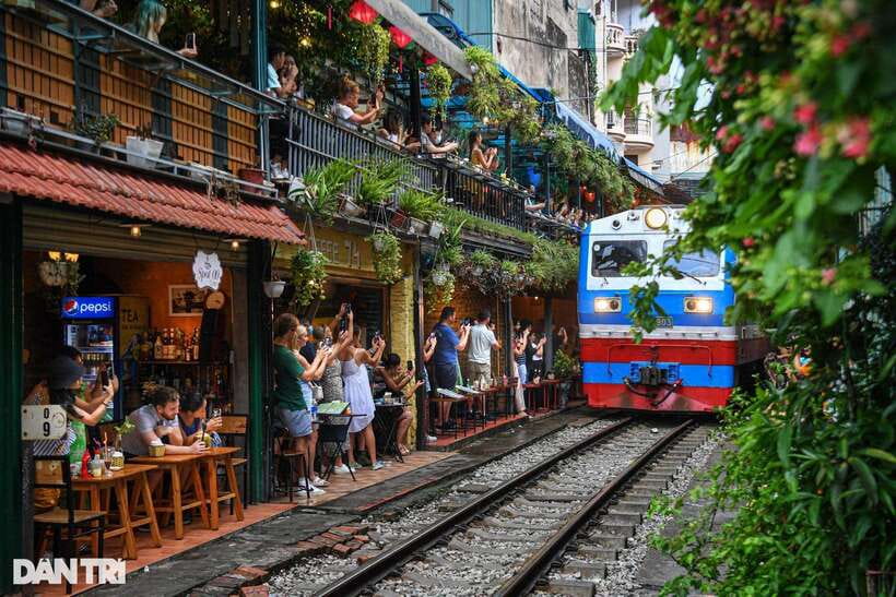 Hanoi: Old Quarter Walking Tour With Private Lunch - Cultural Insights and Local Stories