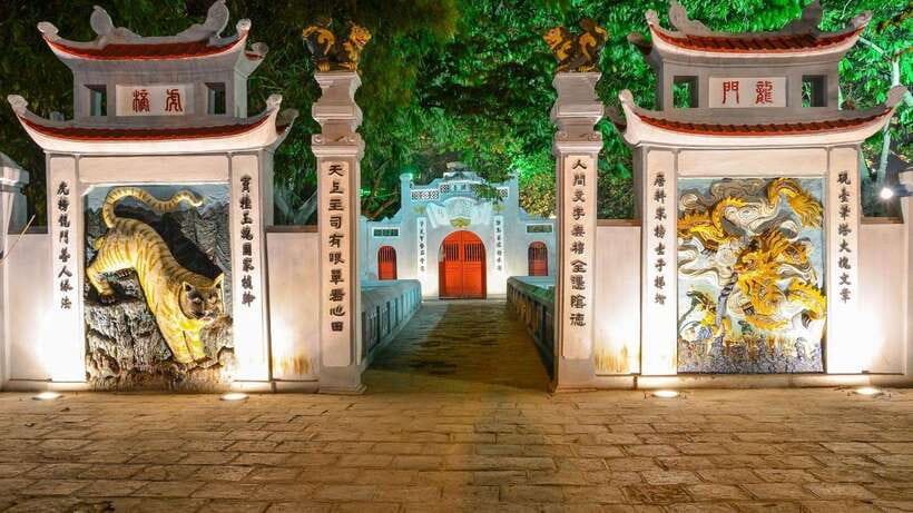 Hanoi: Old Town Street Food Tour With Hotel Pickup - Discovering Hanois Culinary Delights