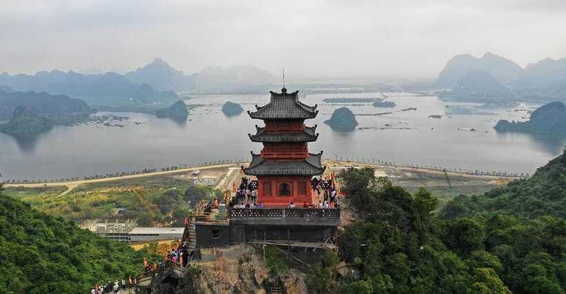 Hanoi: Perfume Pagoda Full-Day Tour With Lunch - Lunch at a Local Restaurant