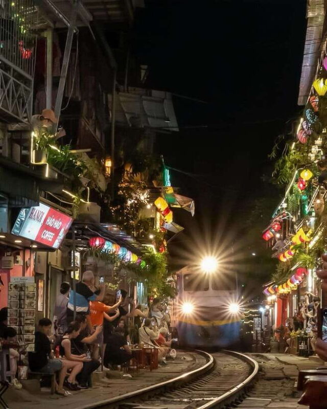 Hanoi: Private Food Tasting Tour and Train Street Experience - A Guided Tour Through Culture and History