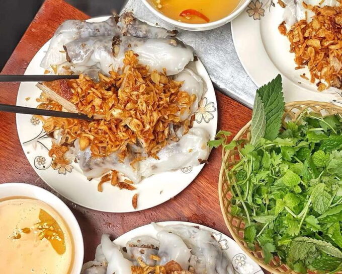 Hanoi: Private Food Tasting Tour and Train Street Experience - Customer Experiences and Feedback