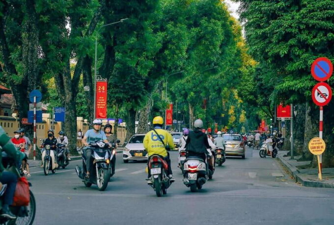 Hanoi: Private Motorbike Tour With Highlight Local Food - Unique Perspectives at Train Street