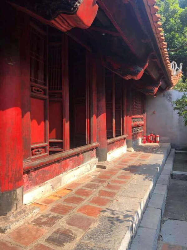 HANOI: RIDE TO HANOI JANE RELATED ATTRACTIONS & TRAIN STREET - Key Points