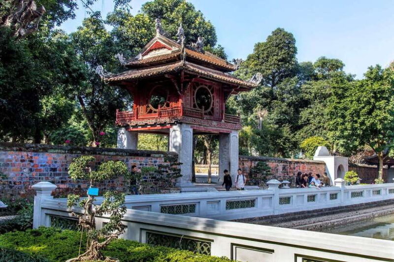 HANOI: RIDE TO HANOI JANE RELATED ATTRACTIONS & TRAIN STREET - Walking Along Hanoi Train Street