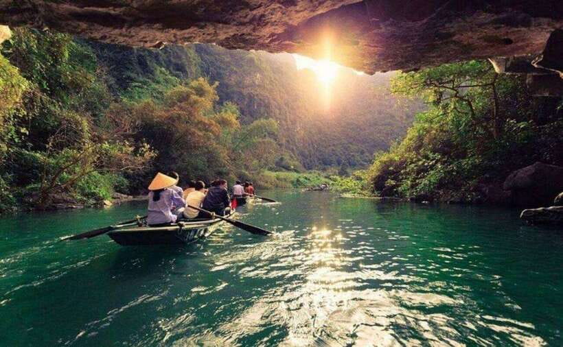 Hanoi: Trang An, Bai Dinh and Mua Cave Fullday - Scenic Boat Tour Through Trang an